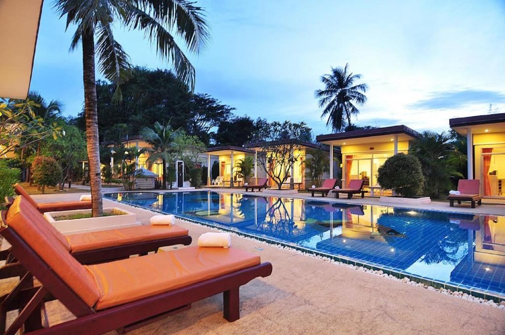 Superior Double or Twin Room with Pool View